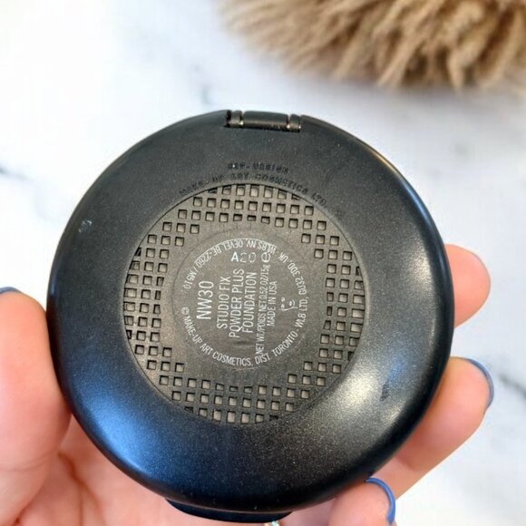 Mac Cosmetics Studio Fix Powder Plus Foundation NW30 Shade - Picture 5 of 7